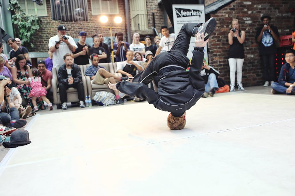 Breakdancer Spins into Trouble: Man Develops ‘Headspin Bulge’ After Years on His Dome!